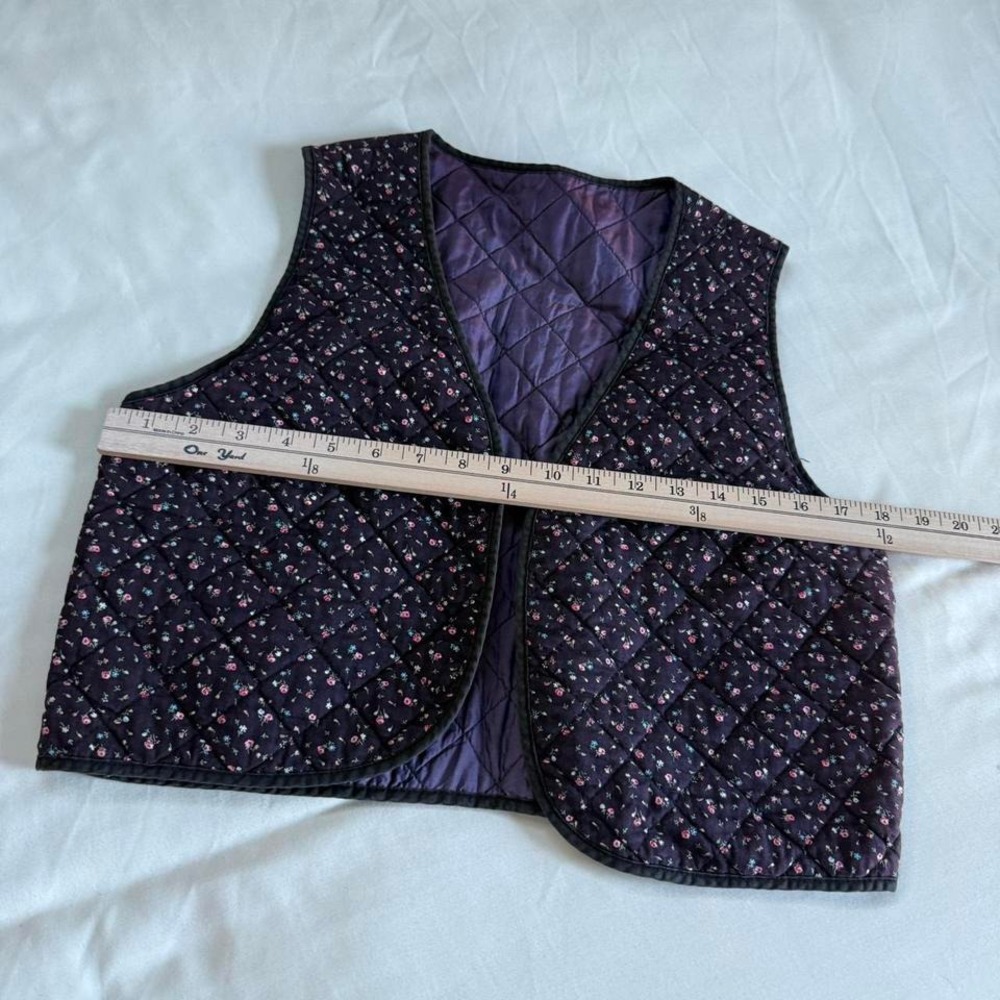 90s handmade quilted floral vest fits like a small - Picture 4 of 5